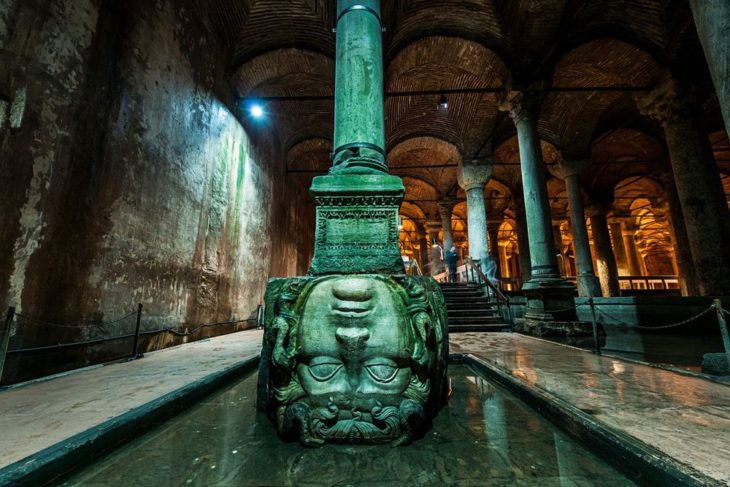 Yerebatan Sarnıcı - İstanbul'da eşsiz bir yeraltı tesisi 📸 Zindanın 41 fotoğrafı