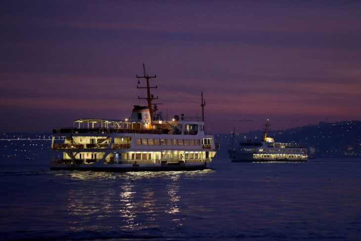 Türkiye'nin en büyük şehri İstanbul'da büyüleyici gün doğumu