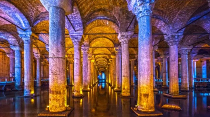 Yerebatan Sarnıcı - İstanbul'da eşsiz bir yeraltı tesisi 📸 Zindanın 41 fotoğrafı