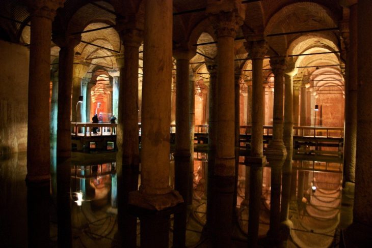Yerebatan Sarnıcı - İstanbul'da eşsiz bir yeraltı tesisi 📸 Zindanın 41 fotoğrafı