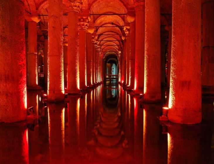 Yerebatan Sarnıcı - İstanbul'da eşsiz bir yeraltı tesisi 📸 Zindanın 41 fotoğrafı