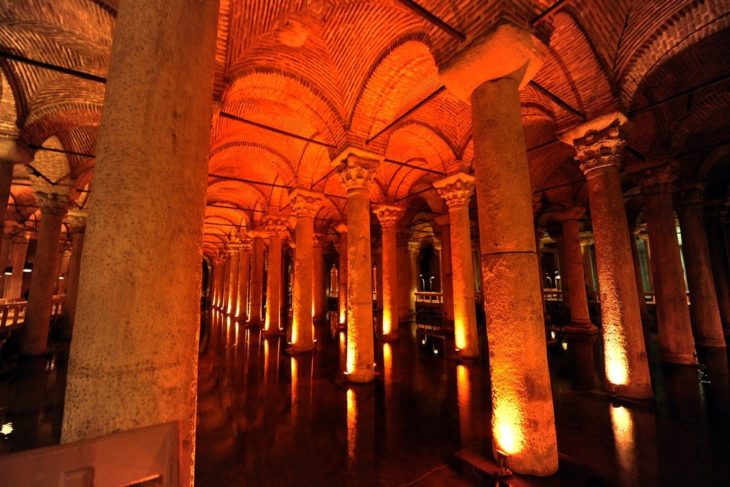 Yerebatan Sarnıcı - İstanbul'da eşsiz bir yeraltı tesisi 📸 Zindanın 41 fotoğrafı