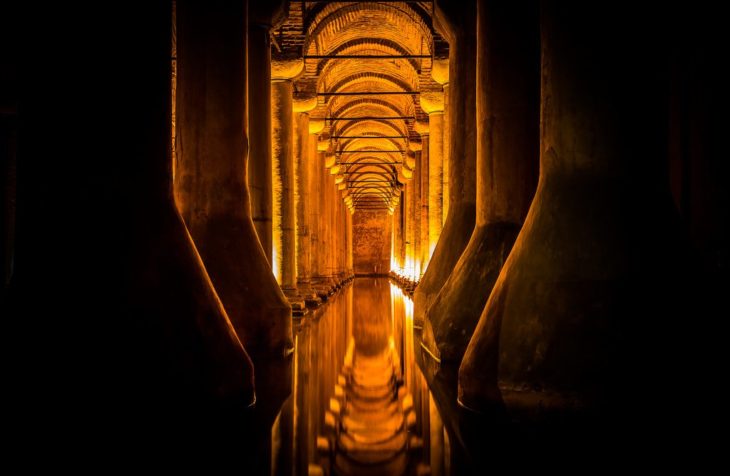 Yerebatan Sarnıcı - İstanbul'da eşsiz bir yeraltı tesisi 📸 Zindanın 41 fotoğrafı