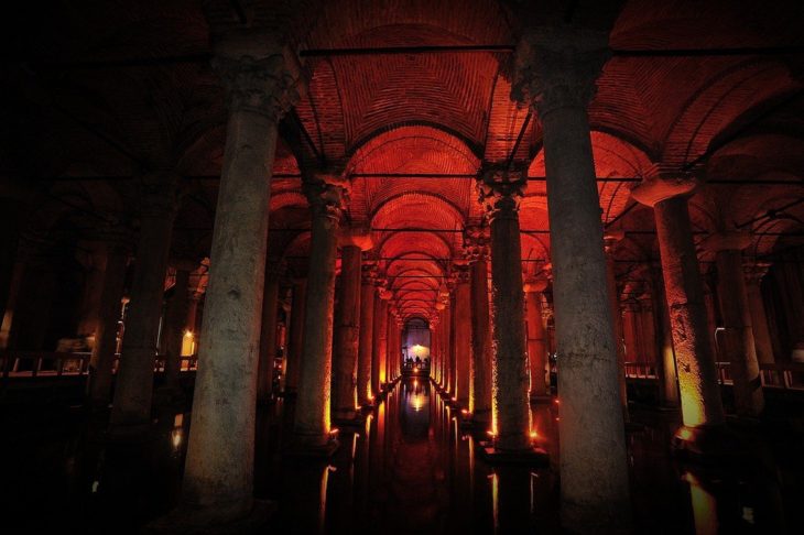 Yerebatan Sarnıcı - İstanbul'da eşsiz bir yeraltı tesisi 📸 Zindanın 41 fotoğrafı